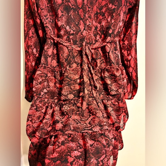 BUFFALO Long Sleeve Ruffled Hem/Collar Red Serpent Size L - Picture 7 of 7